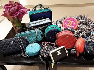 沈嶸老師常逛精品店一出手就將近百萬元 再大方分享給徒兒和貴賓 想賺到百萬元單靠經營學院都比與人合夥快